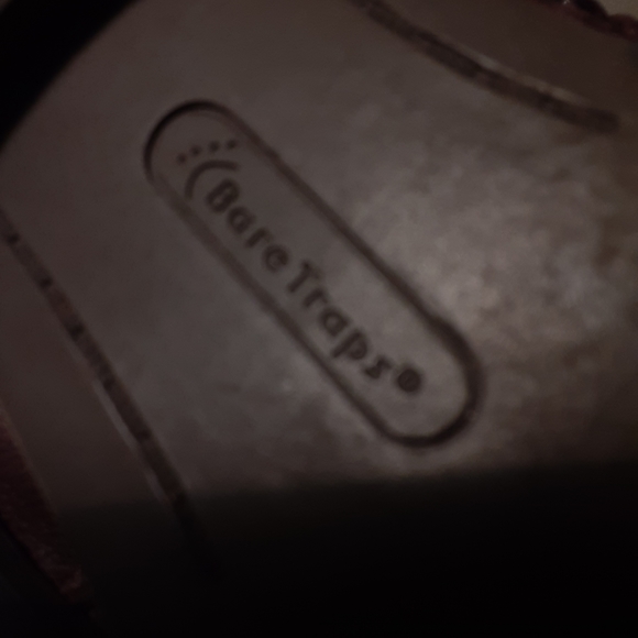 AD705 8-1/2 Bear Traps, Hilarie. Pre owned. Good shape. - Picture 5 of 8